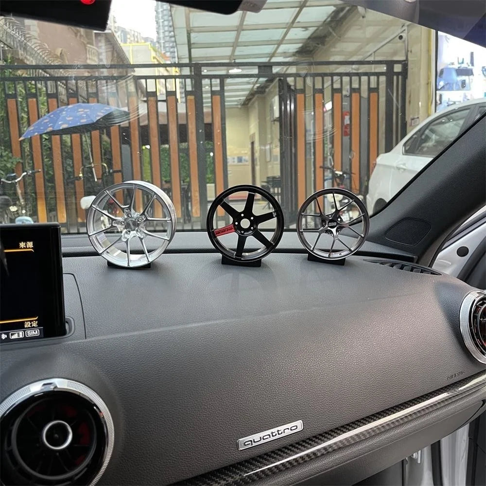 Metal Wheel Desk Decoration